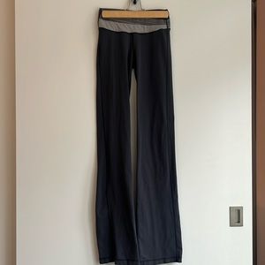 Lululemon Groove Pants flare bottoms in grey size 4